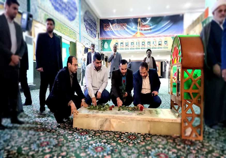 اولین روز از هفته قوه قضائیه و مراسم غبار روبی بر مزار شهدا در اهواز